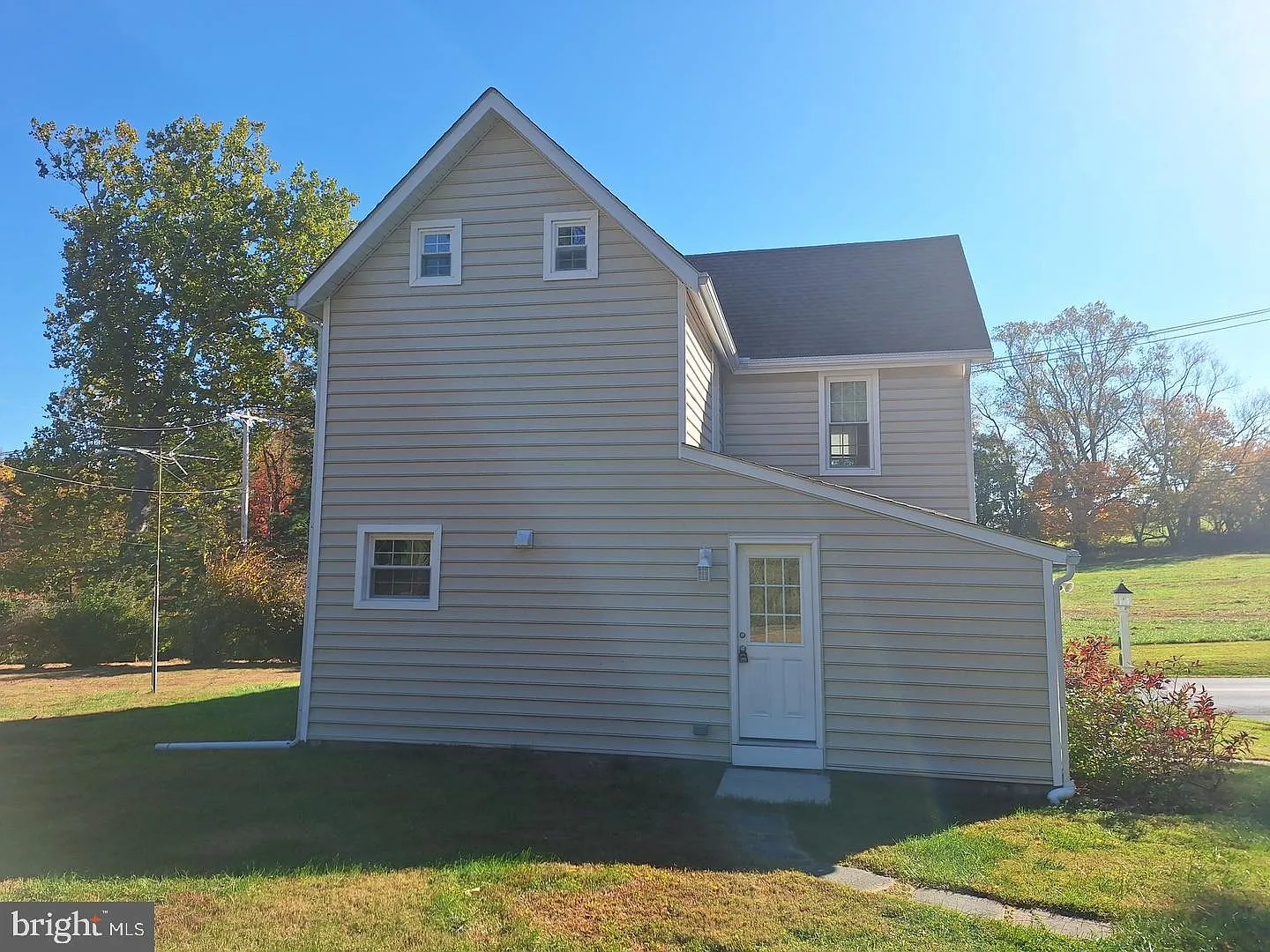 2 bed, 1.5 bath, 1310 sqft, $2,400 — Photo 2
