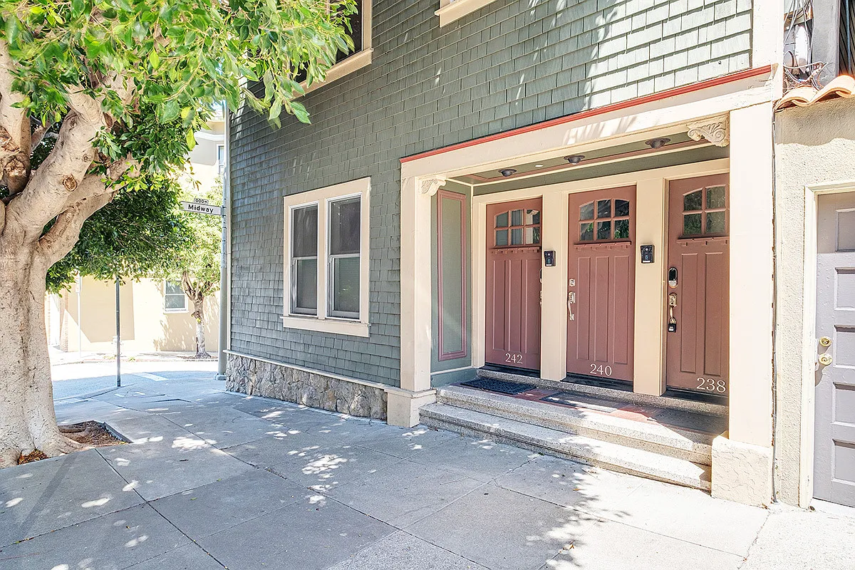 3 bed, 3.0 bath, 1428 sqft, $8,000 — Photo 2