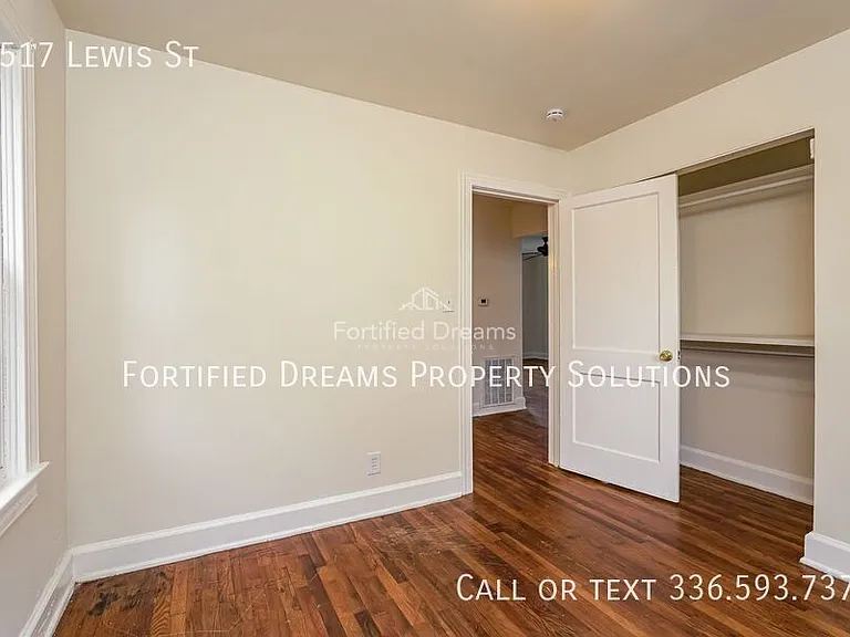 2517 Lewis St — Photo 12