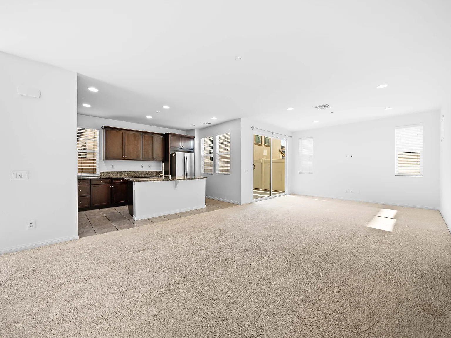 3 bed, 2.5 bath, 1878 sqft, $3,200 — Photo 3