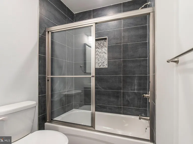 2406 W Master St #2 — Photo 26