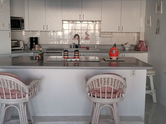 4th image of 1295 Ocean Shore Blvd