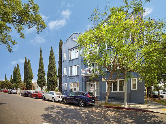 4th image of 1000 N Serrano Ave #107