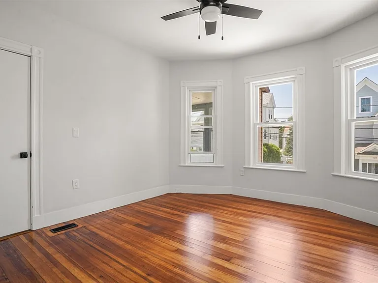 133 Winthrop St — Photo 7