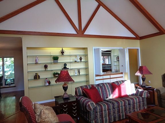 5th image of 130 Woodcreek Blvd