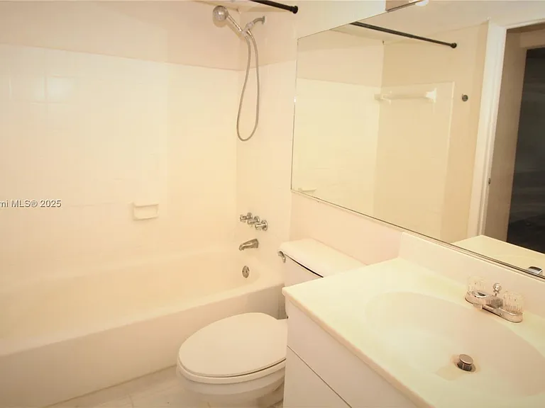 1251 NE 108th St #312 — Photo 7