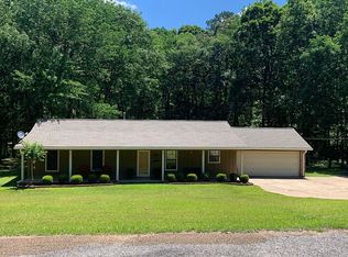 216 Pinewood Dr, Columbus, MS 39702