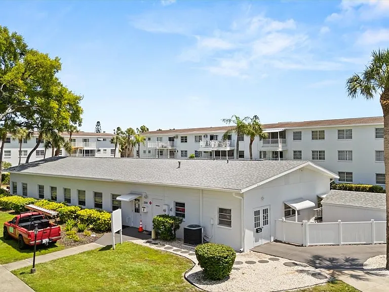 2425 Flamingo Blvd #K28 — Photo 32