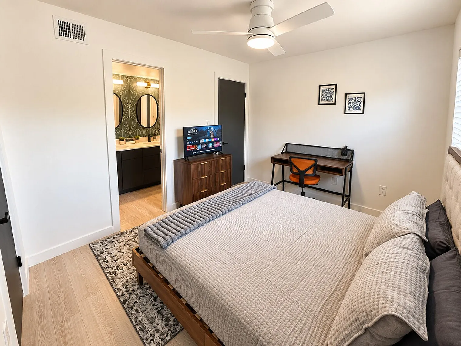 2 bed, 1.0 bath, $5,888 — Photo 4
