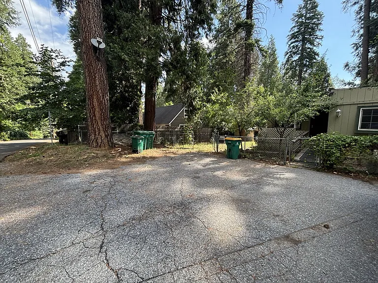 2895 Willow St — Photo 2