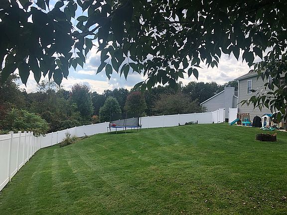 5th image of 129 Brooksedge Dr