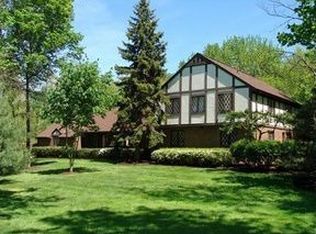 7779 Sugarbush Ln, Gates Mills, OH 44040