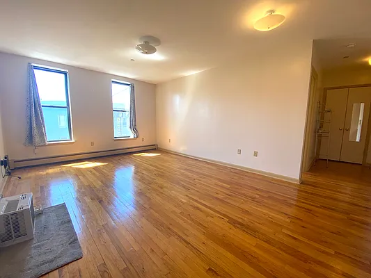 Rented by EXR | media 13