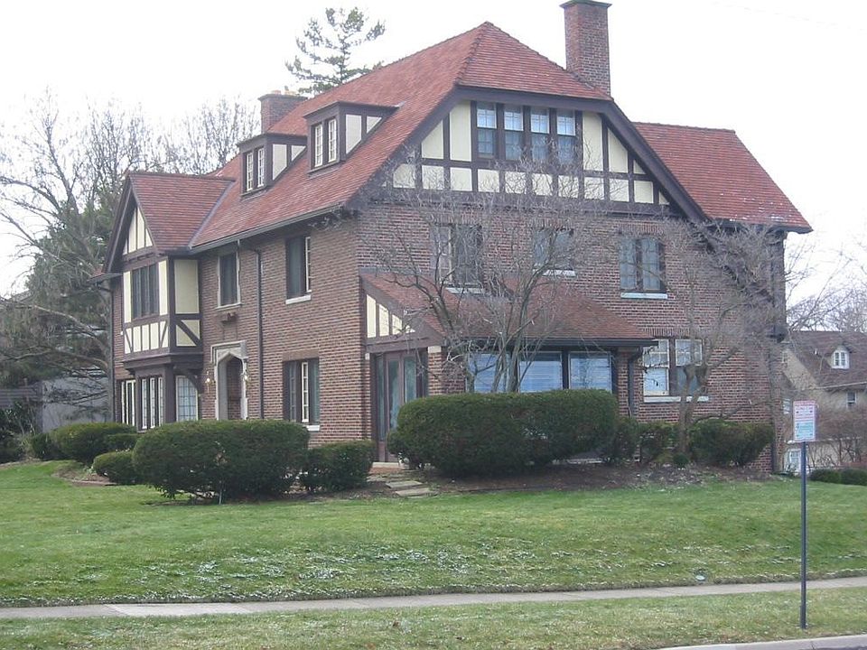 Architect Unknown Details similar to Other Louis Lott homes
