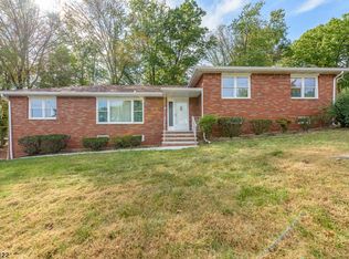 9 Heights Rd, Wayne, NJ 07470