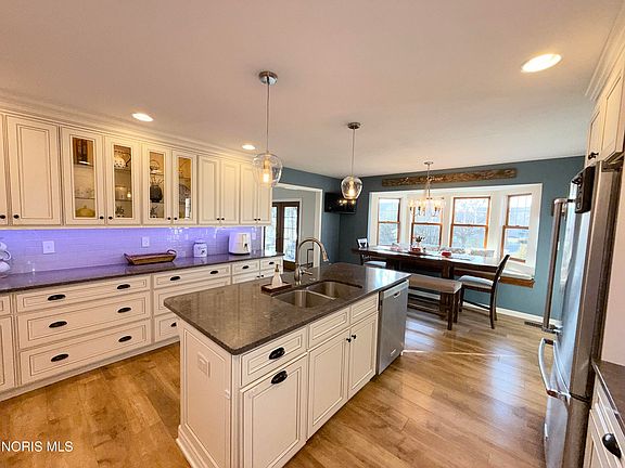 2nd image of 1121 Fox Run Rd