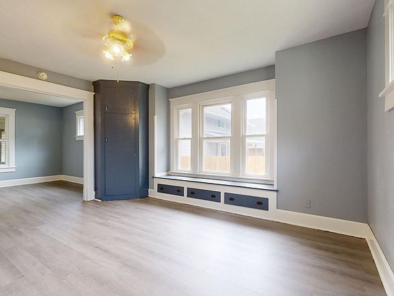 5th image of 252 Elmwood Dr