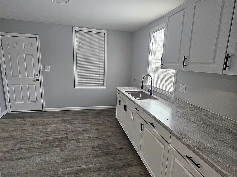 2901 Wade Ave #B — Photo 3