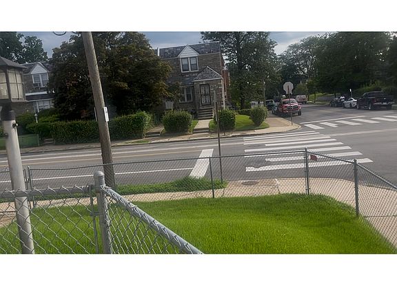 2nd image of 1300 E Gorgas Ln