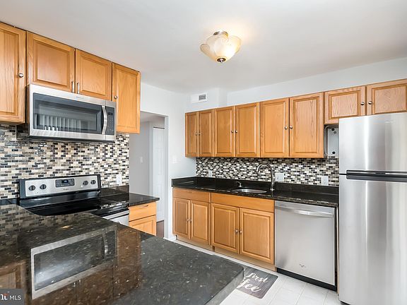 5th image of 132 Roberts Ln APT 401