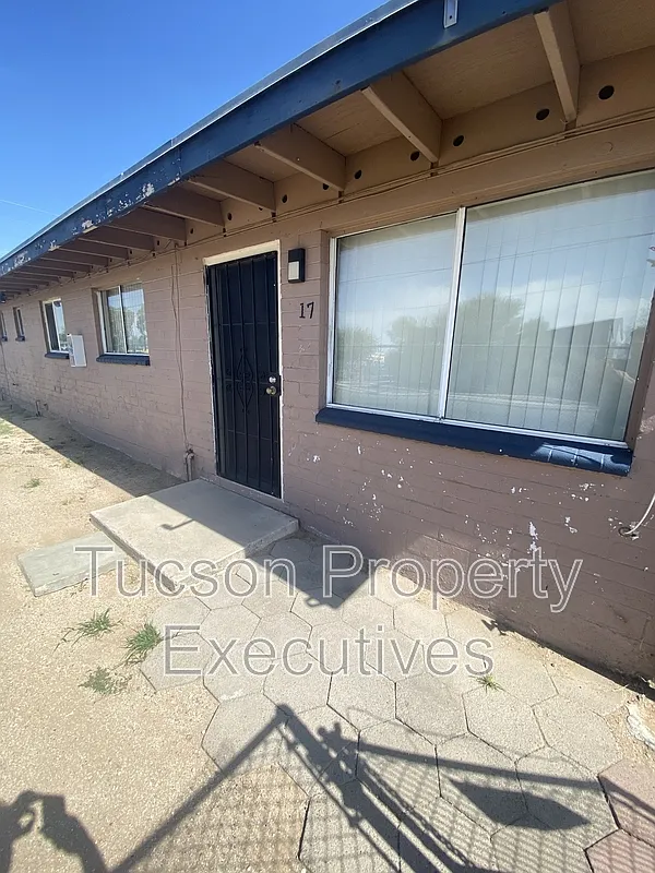 1 bed, 1.0 bath, 450 sqft, $700 — Photo 1