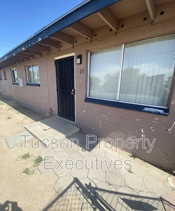 240 W Sahuaro St #17