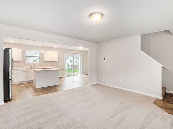 5th image of 225 Wildflower Dr