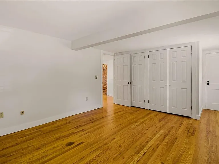 1861 E Main Rd — Photo 15
