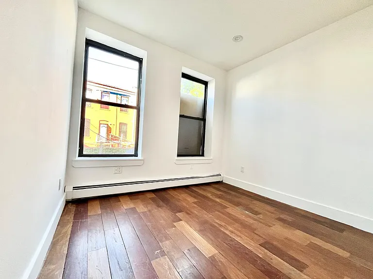653 Pennsylvania Ave #1R — Photo 17