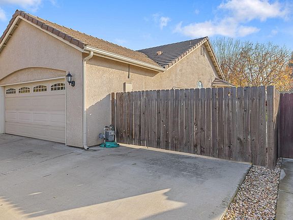 5th image of 2717 W Oakridge Avenue