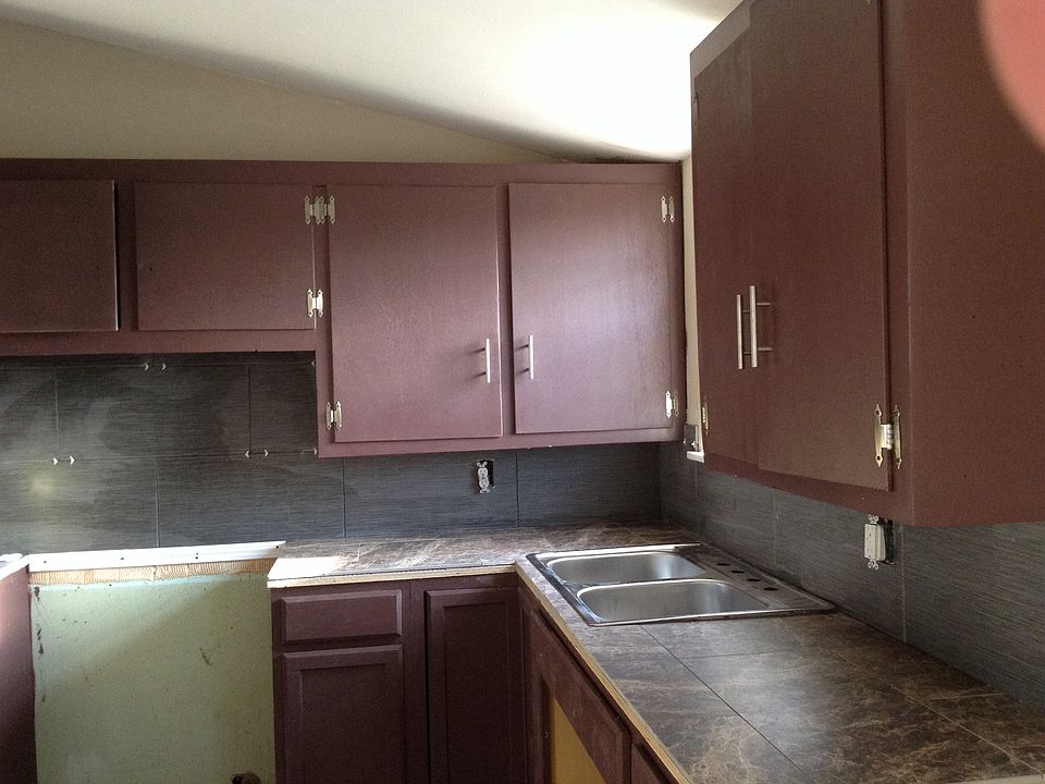 1st image of 925 Dahlia St