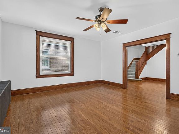 5th image of 604 Chestnut St