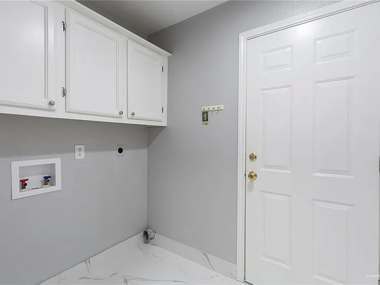 2110 Pecos St — Photo 14