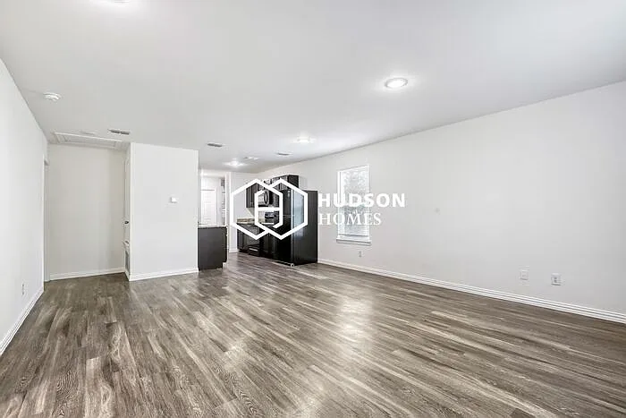 3 bed, 2.0 bath, 1090 sqft, $1,149 — Photo 4