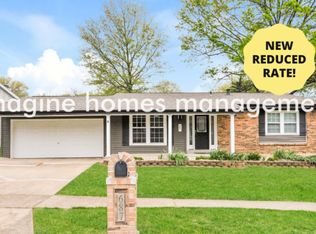 687 Walnut Point Ct, Ballwin, MO 63021
