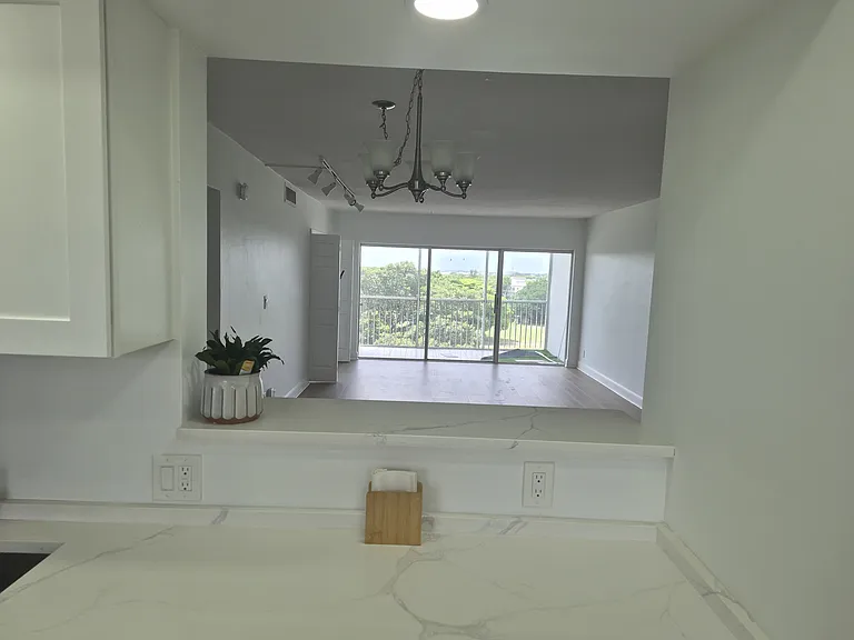 3050 N Palm Aire Dr #702 — Photo 8