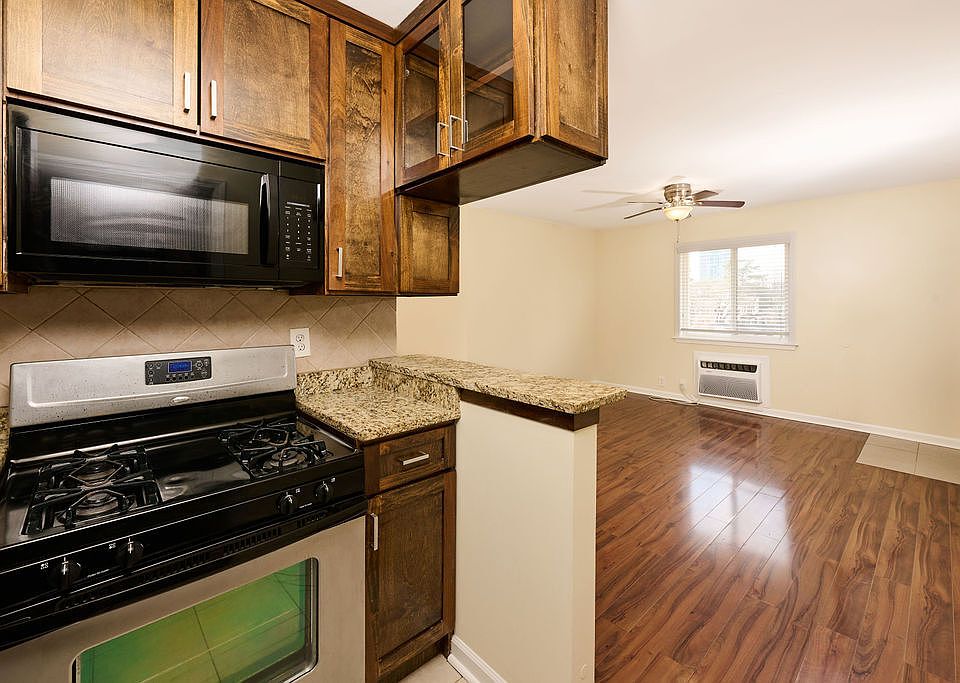 1st image of 32 Peachtree Ave NE #10922560