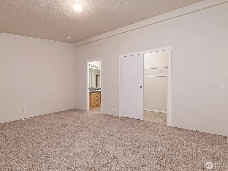 221 SE Fuchsia Ave — Photo 5