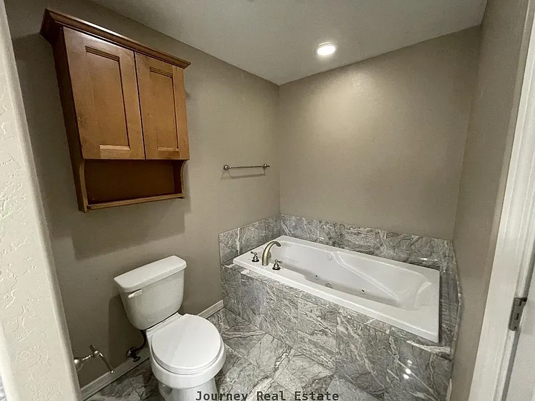 Cedar Ridge Apartments — Photo 11