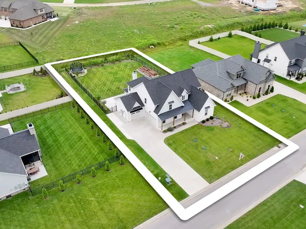 2707 Congress Dr, Murfreesboro, TN 37128