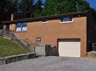 3282 Conway Wallrose Rd, Baden, PA 15005