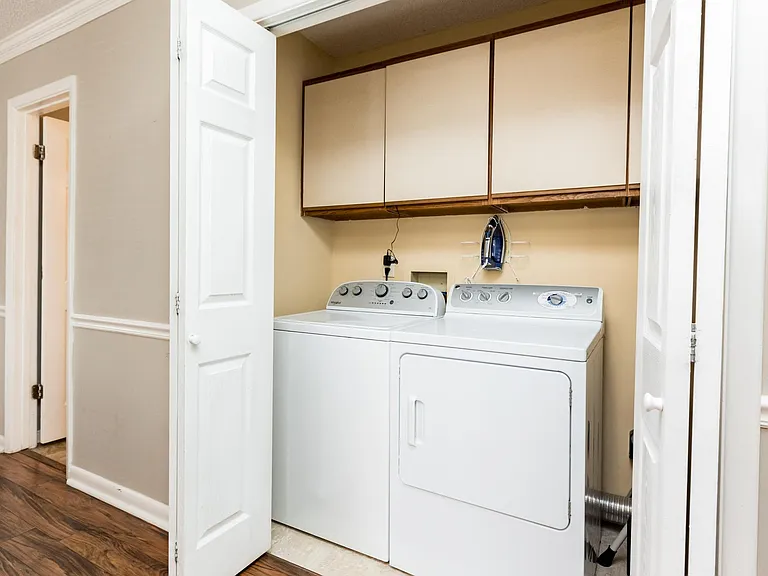 134 Sussex Dr — Photo 7