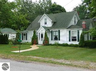 502 River St, Leland, MI 49654