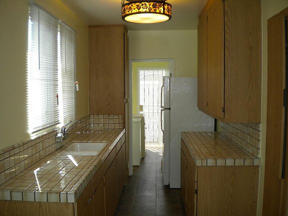 5th image of 640 Beulah St