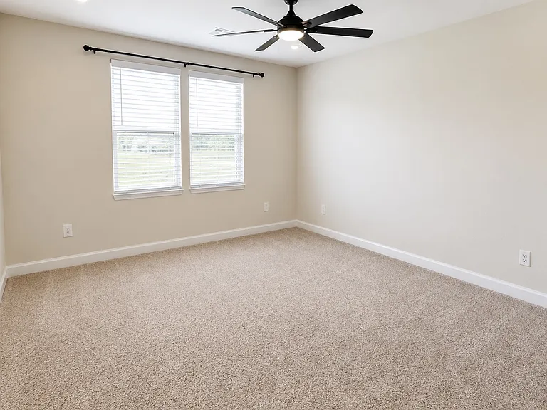 330 Ellis Ln — Photo 5