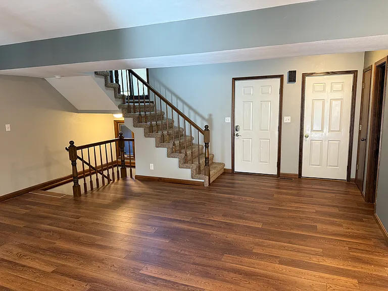 1225 Chancellor Dr — Photo 6