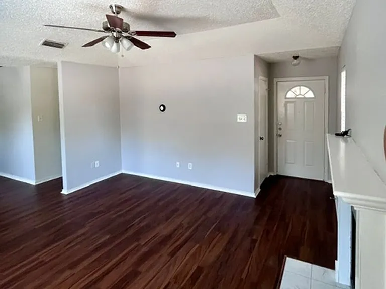 3013 Clover Ln — Photo 6
