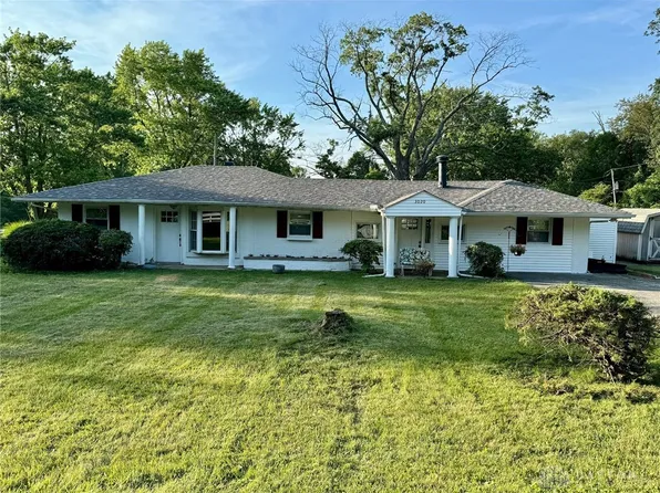 3020 Uplands Dr, Springfield, OH 45506