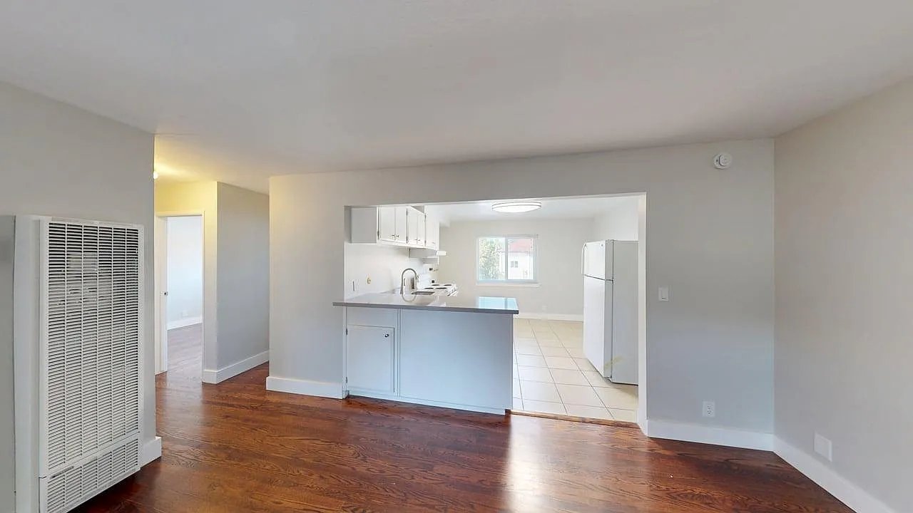 2 bed, 850 sqft, $2,350 — Photo 4