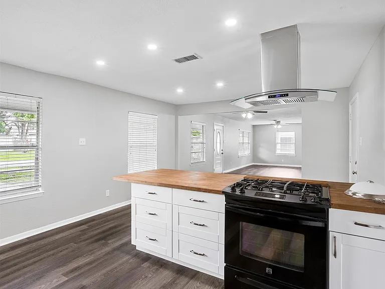 6421 Teluco St — Photo 3